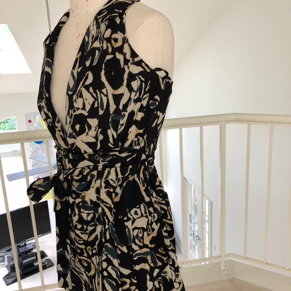 ‼️Sold ‼️Cute printed halter romper - Picture 4 of 8